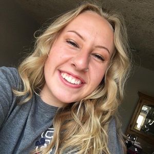 Meet your Posher, Becca